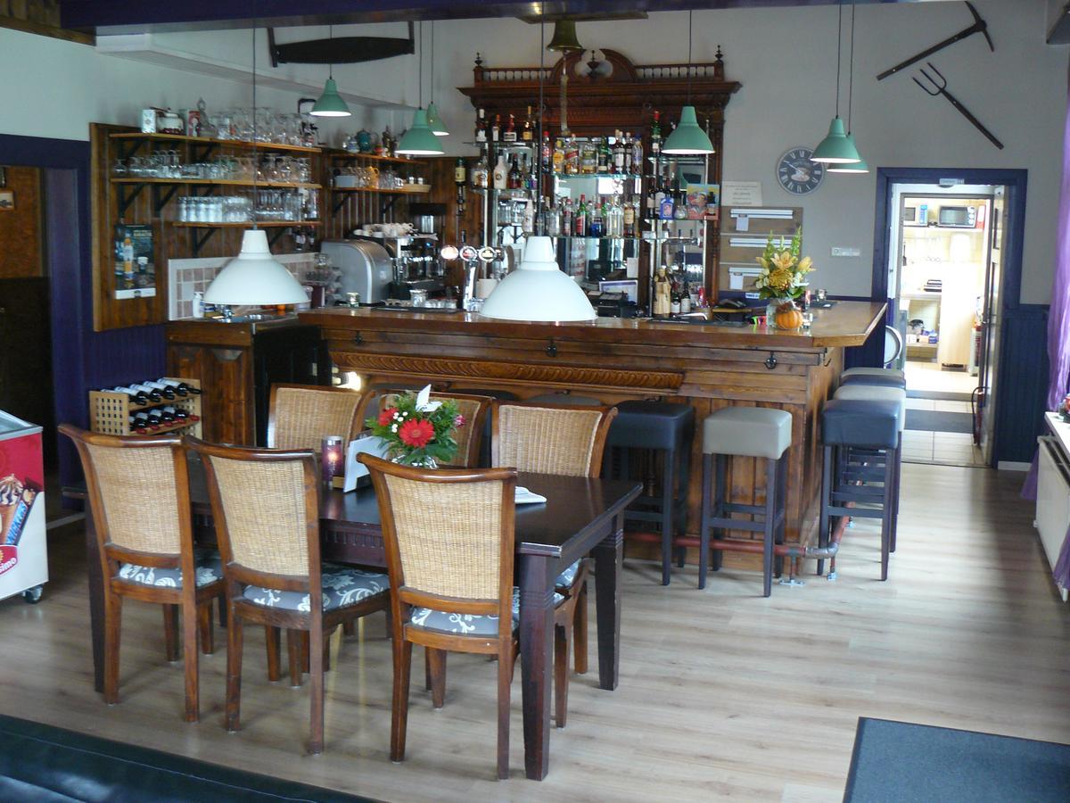 Eetcafe/Pension Nooitgedacht Strijen Екстер'єр фото