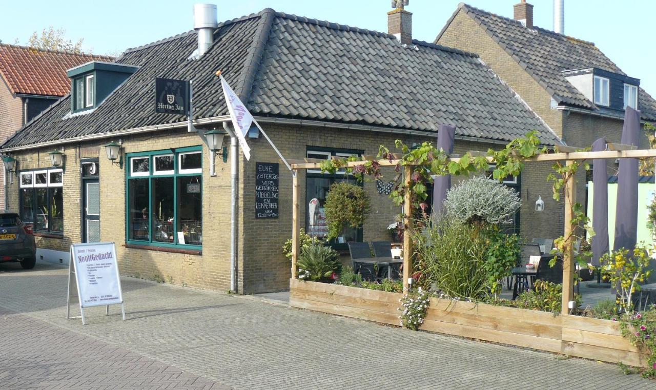 Eetcafe/Pension Nooitgedacht Strijen Екстер'єр фото